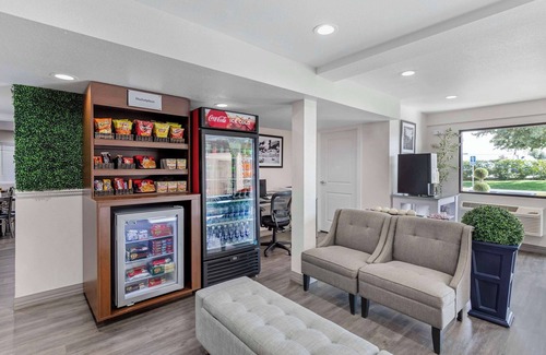 Tulare Hotel | Hillstone Inn Tulare, an Ascend Collection Hotel