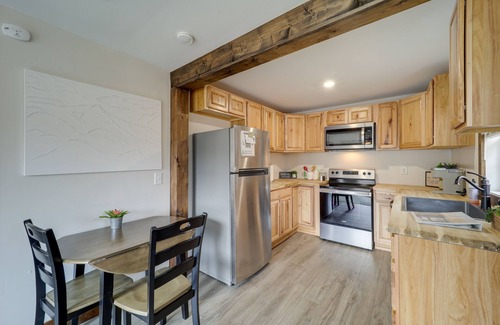 West Jefferson Cottage | Hilltop Hideaway w/Scenic Views & Hot Tub!