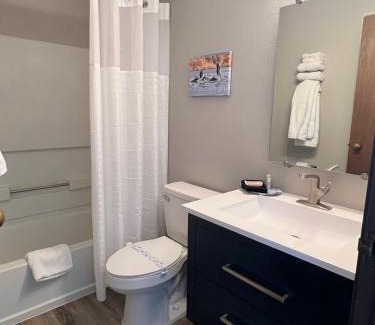 Grove Hotel | Hilltop Inn & Suites