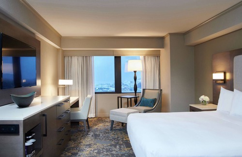 Downtown Anchorage Hotel | Hilton Anchorage