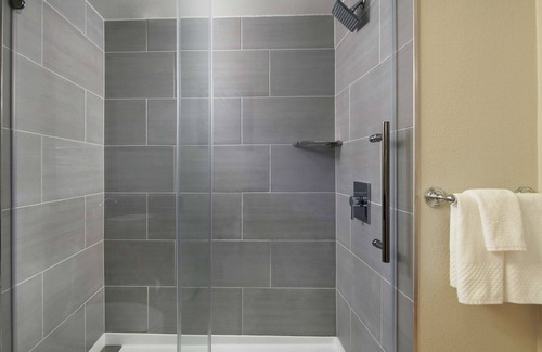 Downtown Anchorage Hotel | Hilton Anchorage