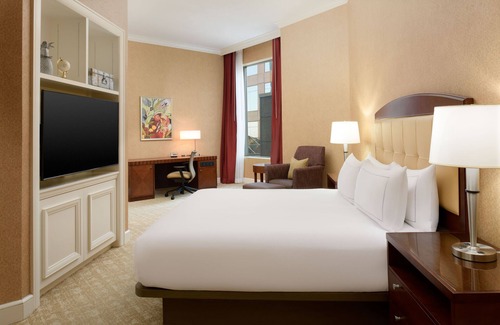 Charlotte Center City Hotel | Hilton Charlotte Uptown