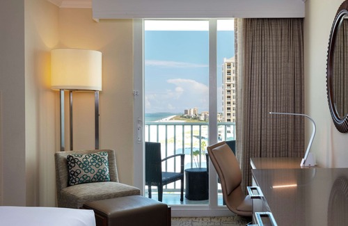 Clearwater Beach Resort | Hilton Clearwater Beach Resort & Spa