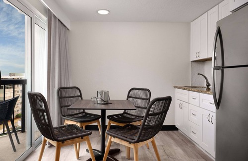 Cocoa Beach Hotel | Hilton Garden Inn Cocoa Beach Oceanfront