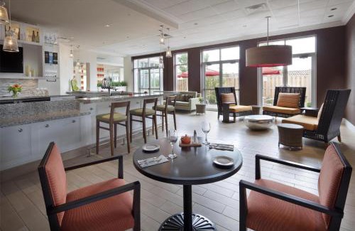 Saint-Laurent Hotel | Hilton Garden Inn Montreal Airport