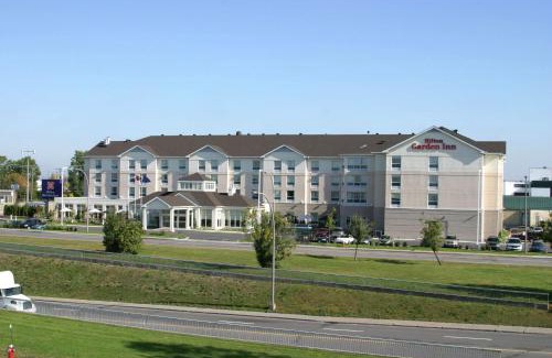Saint-Laurent Hotel | Hilton Garden Inn Montreal Airport
