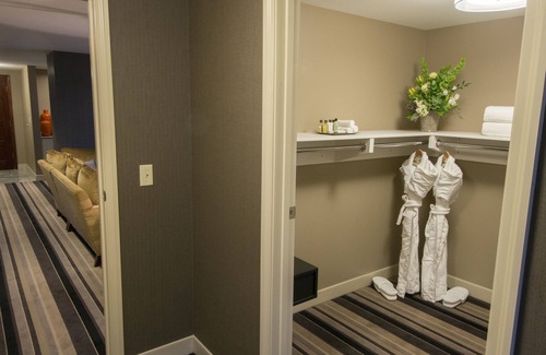 Westown Hotel | Hilton Milwaukee