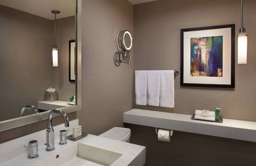 Mississauga Hotel | Hilton Toronto Airport Hotel & Suites