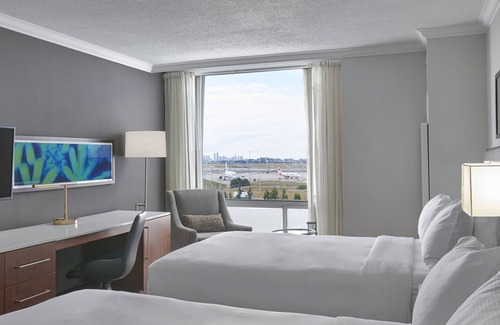 Mississauga Hotel | Hilton Toronto Airport Hotel & Suites