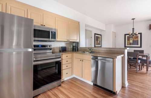 West Kissimmee Hotel | Hilton Vacation Club Aqua Sol Orlando West