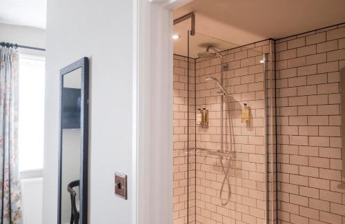 Aldermaston Hotel | Hinds Head