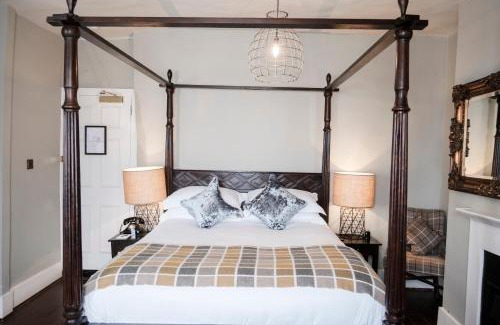 Aldermaston Hotel | Hinds Head