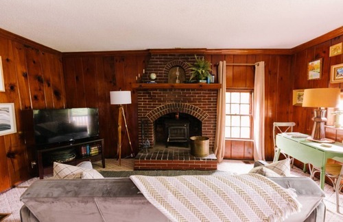 Sans Souci Cabin | Historic 19th Century Cabin in Greenville