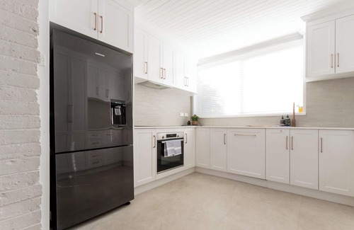 Launceston CBD House | Historic Beauty in the CBD with Parking & WiFi