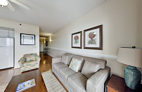 Wilmington Historic District Condo | Historic district condo with private riverfront balcony, walk to shops & dining