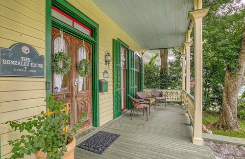 Downtown Apartment | Historic Downtown Studio