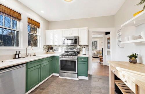 Crestline Heights House | Historic family getaway mins from downtown