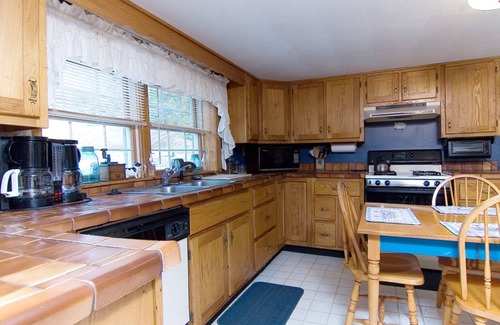 Clendenin House | Historic Farm Retreat, Perfect For A Getaway