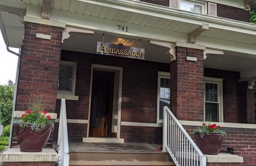 Downtown Niagara Falls House | Historic home just 2 blocks from the Aquarium and Falls!