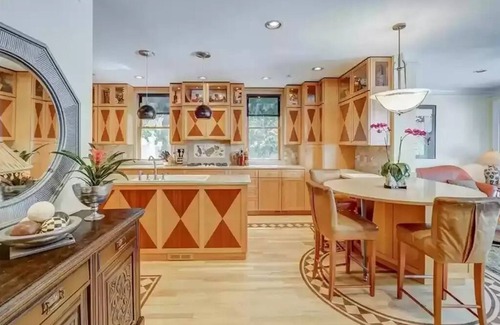 Richmond House | Historic Marshall house w/3 King sized beds, 11 total beds & saltwater Pool
