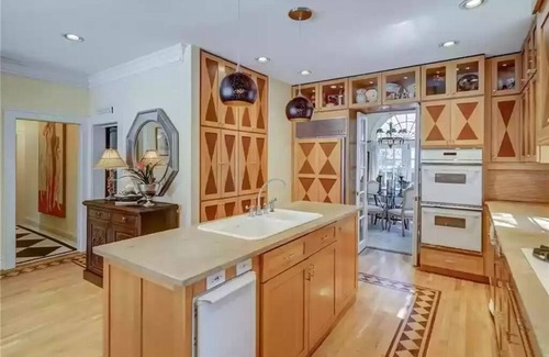 Richmond House | Historic Marshall house w/3 King sized beds, 11 total beds & saltwater Pool