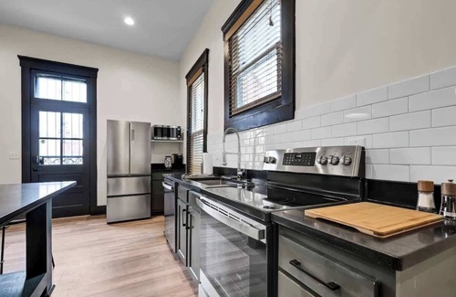 Butchertown House | Historic Nulu 5BR Patio Luxe Design Walkable