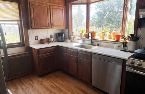 Poughkeepsie House | Historic Spacious Home 5 bed/2 bath