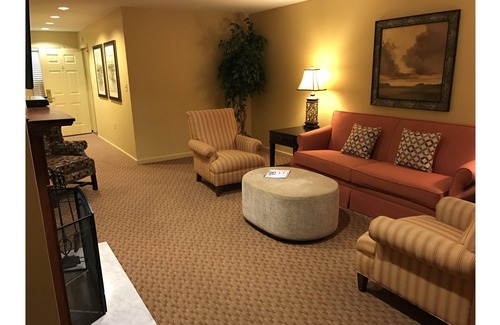 Williamsburg Resort | History, Busch Gardens, and the Beach!