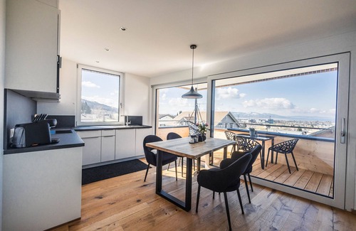 Hoerbranz Apartment | Holiday Apartment "2 Zimmer Mit Seeblick" with Lake View, Balcony and Wi-Fi