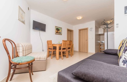 Klimno Apartment | Holiday apartment 250 m from the beach