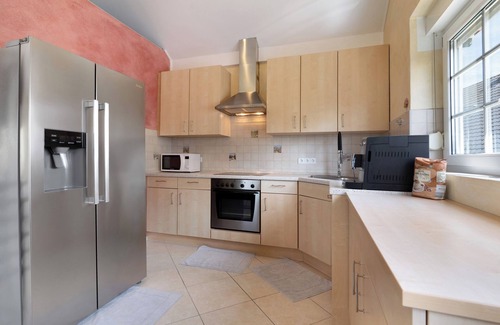 Kehl Apartment | Holiday Apartment 'Gästesuite' with Forest View, Terrace, Wi-Fi and Air Conditioning