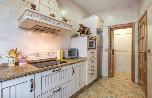 Almodovar del Rio House | Holiday Home 'León' with Private Terrace, Wi-Fi and Air Conditioning