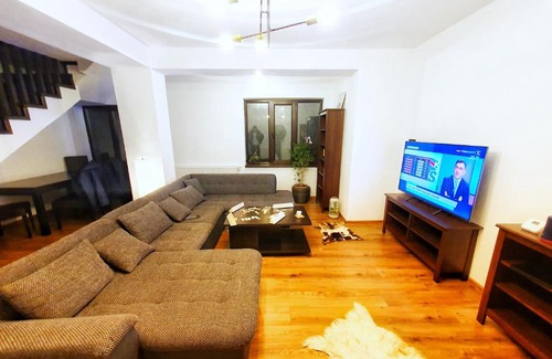 Orsova House | Holiday Home ESKU