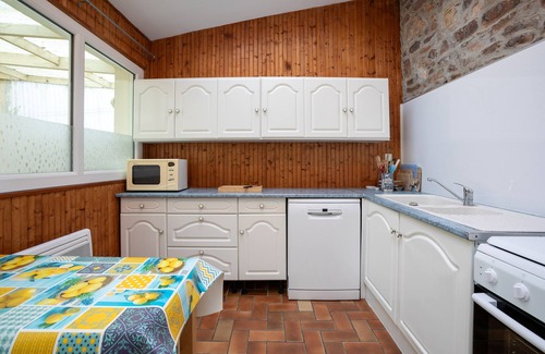 Loguivy House | Holiday Home 'Gite Loguivy De La Mer' with Sea View and Private Terrace