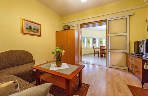 Ugljan House | Holiday Home in Ugljan with Terrace, Air condition, WIFI, Washing machine (4679-2)