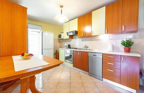 Ugljan House | Holiday Home in Ugljan with Terrace, Air condition, WIFI, Washing machine (4679-2)