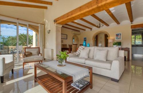 Sol del Este House | Holiday Home Isabelle by Interhome