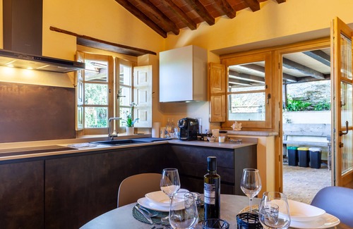 Strettoia House | Holiday Home 'La Casa Di Kati' with Sea View, Wi-Fi and Air Conditioning