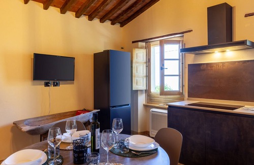 Strettoia House | Holiday Home 'La Casa Di Kati' with Sea View, Wi-Fi and Air Conditioning