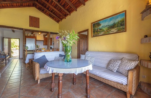 Gaucin House | Holiday Home "Los Algarrobos Gaucin" with Mountain View, Pool, Balcony & Terrace