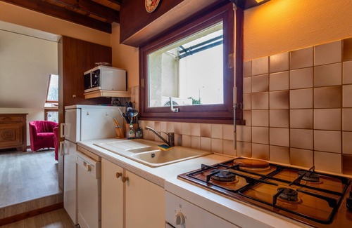 Pleumeur-Bodou House | Holiday Home 'Maison 200m Plage Terrasse Jardin' with Sea View, Wi-Fi and Air Conditioning