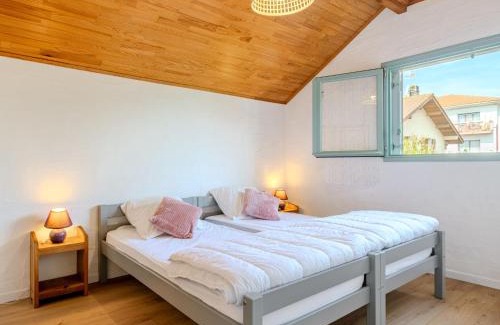 Mimizan-Plage House | Holiday Home Sicard-5 by Interhome