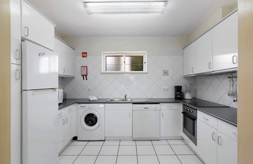 Gale House | Holiday Home 'Villa Lydika' with Sea View, Wi-Fi and Air Conditioning