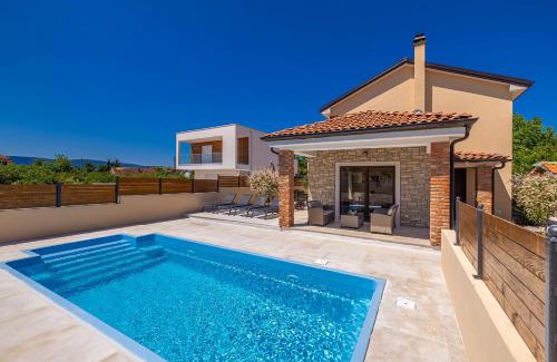 Pinezici House | Holiday house DIVNA