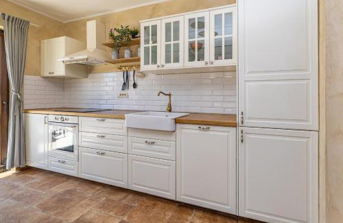 Pinezici House | Holiday house DIVNA