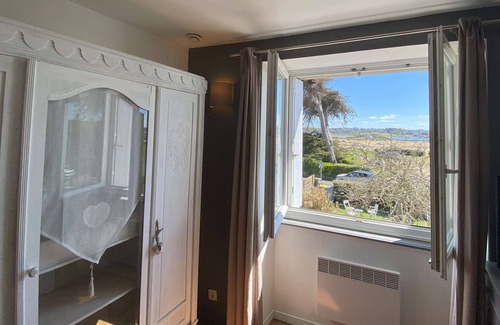 Pleumeur-Bodou House | Holiday house with sea view in Île Grande with WiFi connection