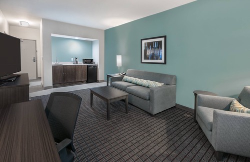 Beaumont Hotel | Holiday Inn Beaumont East - Medical Ctr Area by IHG