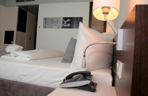 Schoenefeld Hotel | Holiday Inn Berlin Airport - Conference Centre by IHG