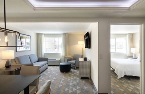 West Bloomington Hotel | Holiday Inn : Bloomington W MSP Airport Area by IHG