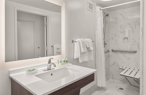 Charleston Hotel | Holiday Inn Charleston Riverview by IHG